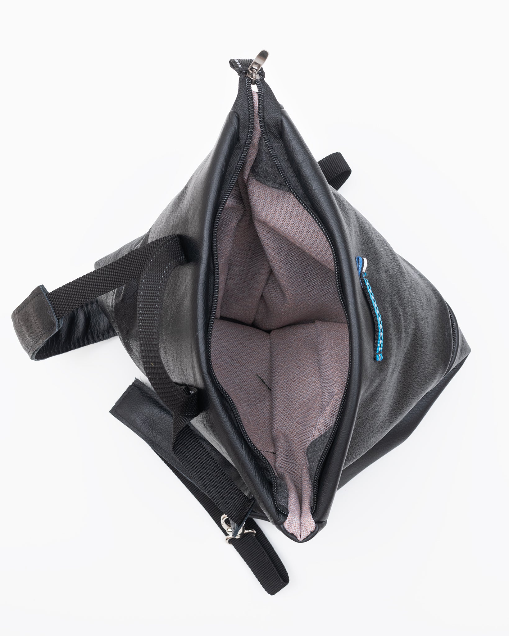 Barbara - nahast seljakott, must