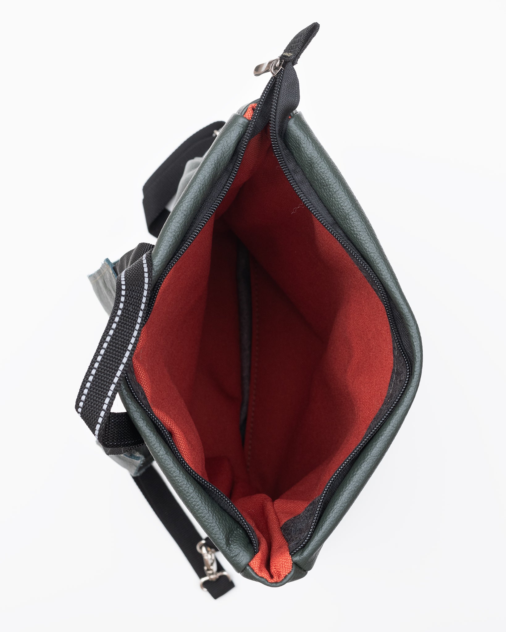 Barbara -nahast seljakott, tumeroheline