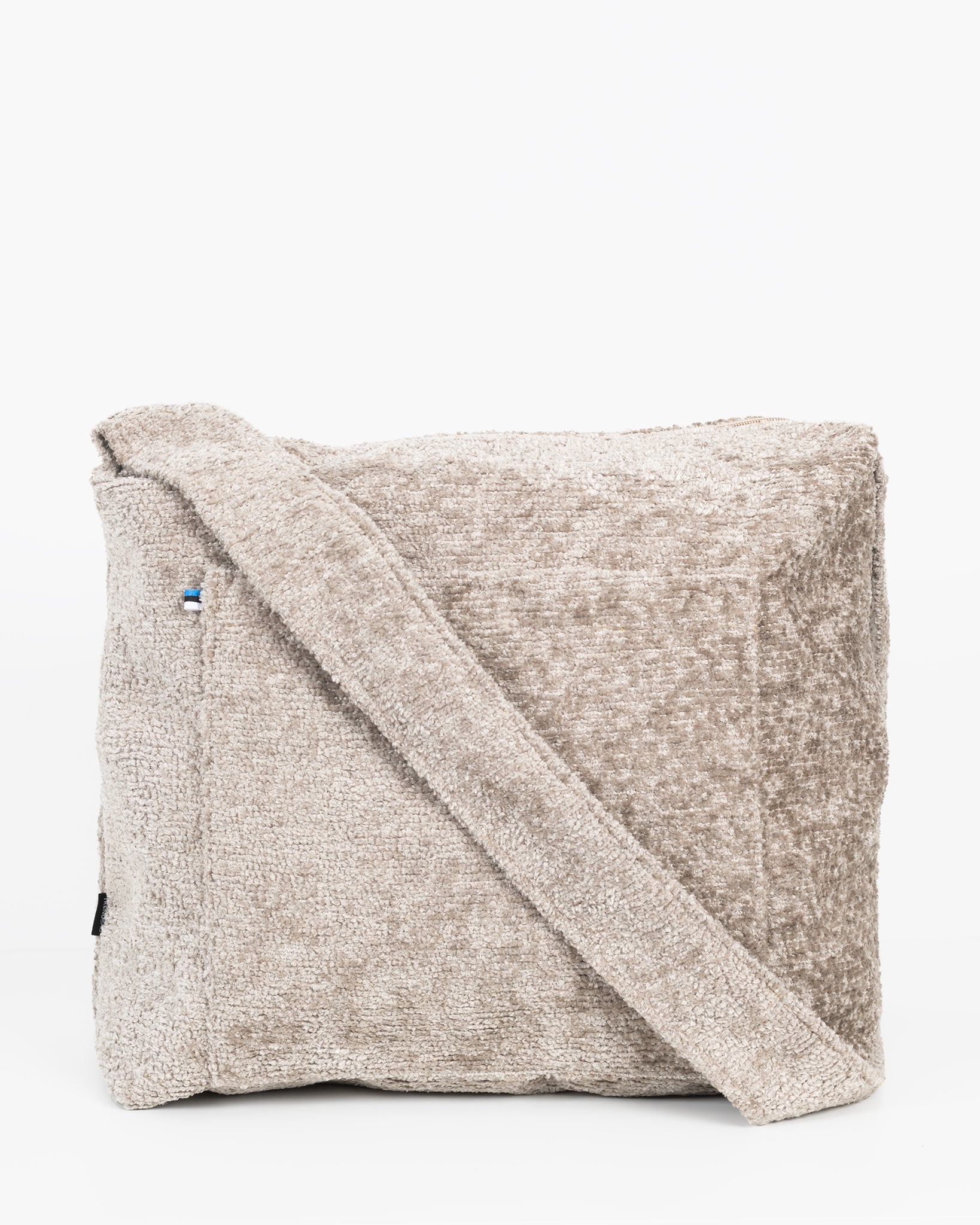 COZY – karvasest kangas üleõlakott