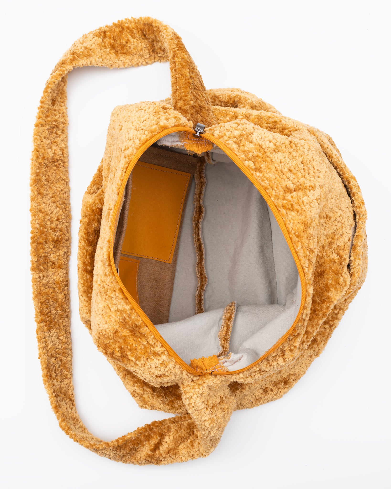 COZY – karvasest kangas üleõlakott